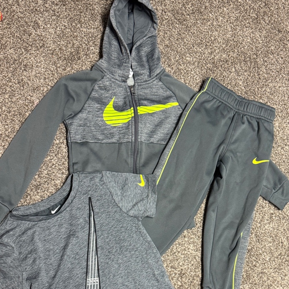 Nike Charcoal and Lime Activewear Set Joggers Zip-Up 4T Therma-Fit